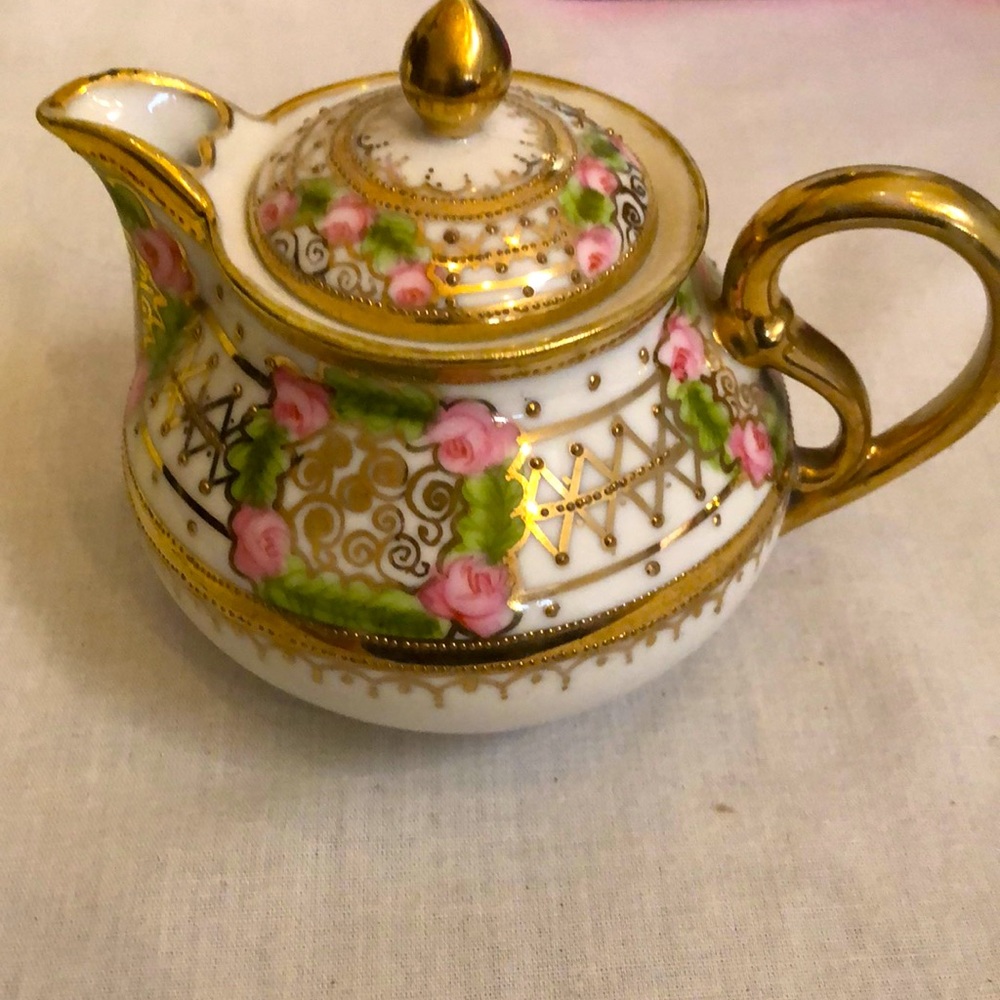 RC Nippon Hand Painted creamer Gold Moriage Vintage...Pink Roses. Beautiful.